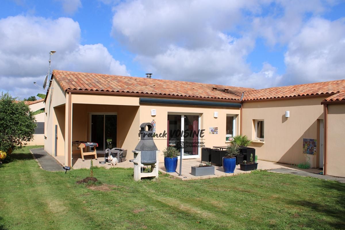 Maison  de plain-pied à Saint Paul En Pareds - 3 Chambres + un bureau  -111 m2 env sur jardin clos et paysagé de 756 M2  env