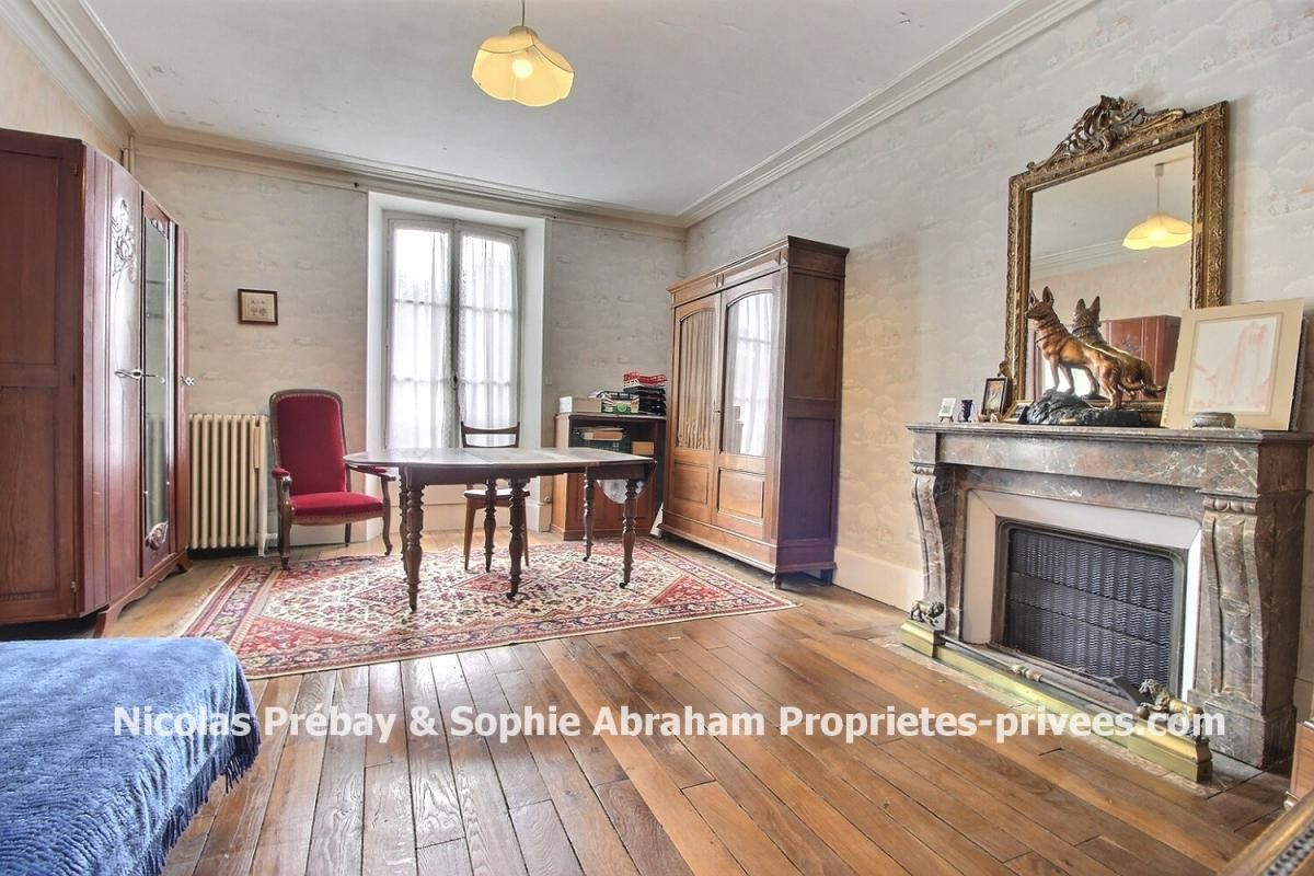 Maison en pierres de 5 pièces, 3 chambres, dépendance, garage et terrain
