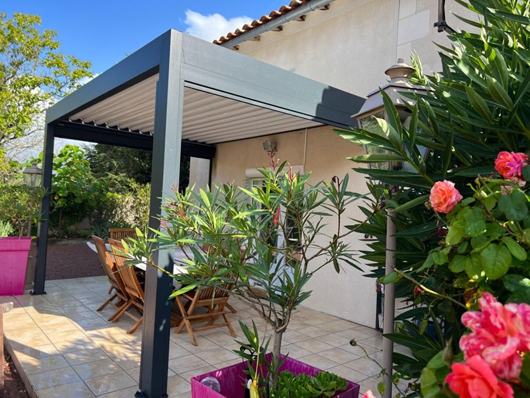 Ensemble immobilier de 2 maisons:  Azay Le Brule 12 pièce(s) 300 m2