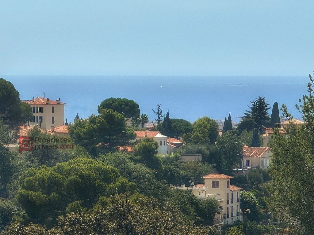 Appartement 4 pièces à Nice, quartier Cimiez, avec belle vue mer