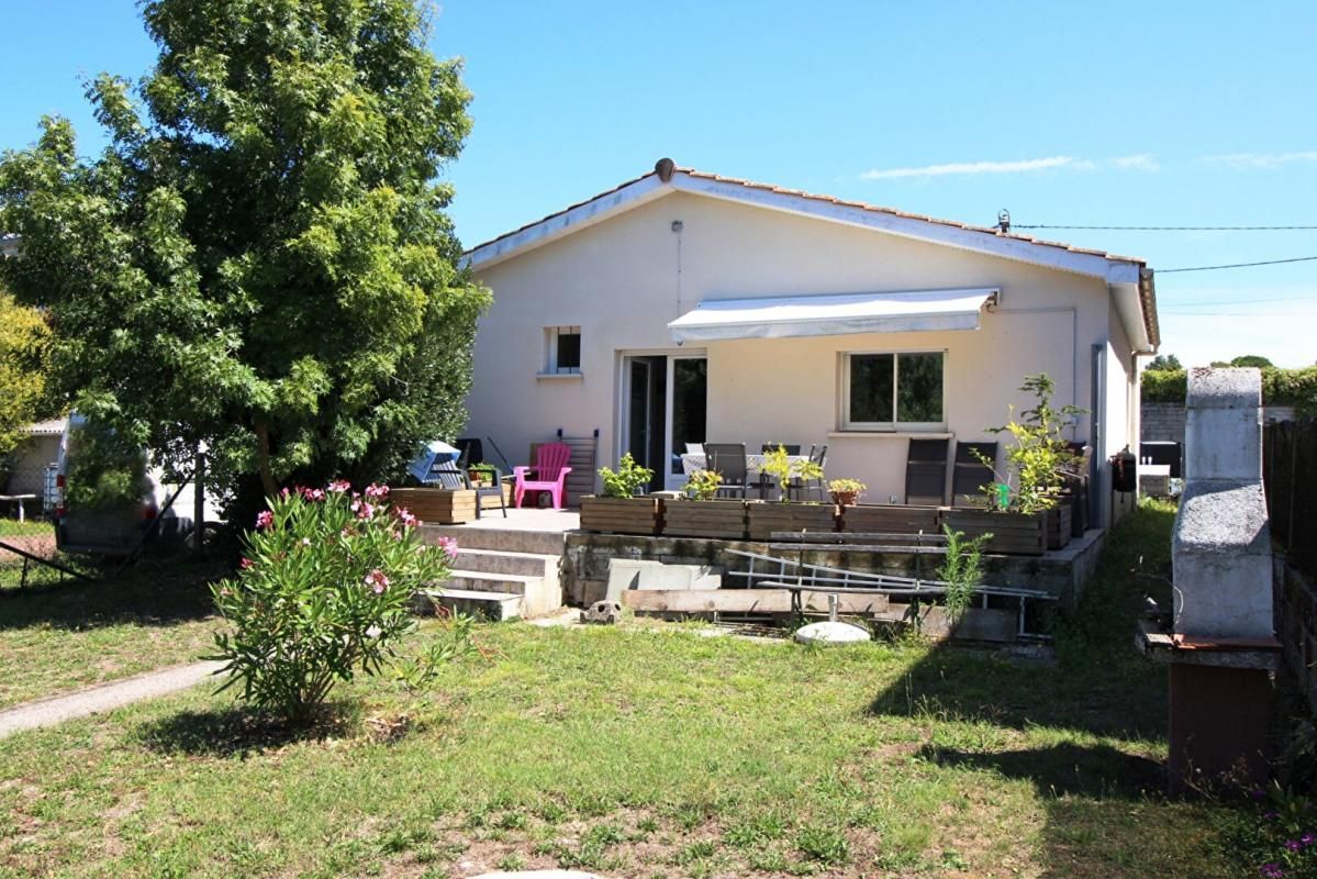 PONS - Centre ville - Maison rénovée - 3 ch -105 m2