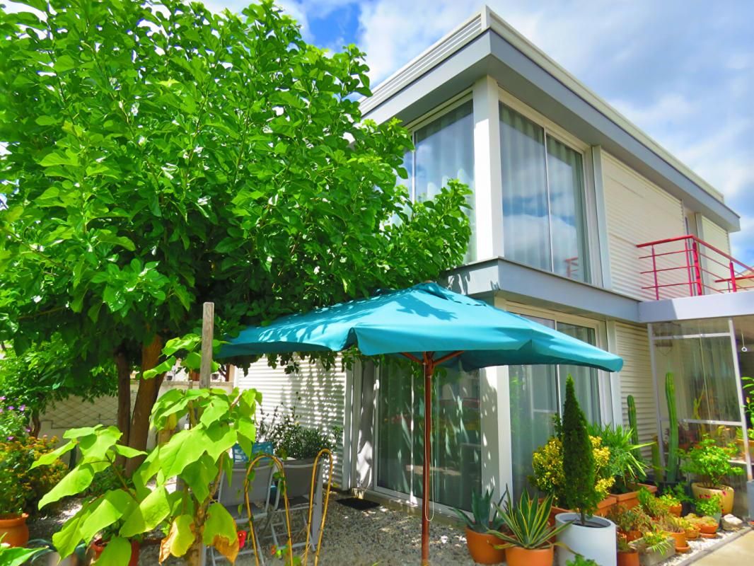 Charmante maison contemporaine avec garage et jardin, proche Bordeaux et toutes commodités