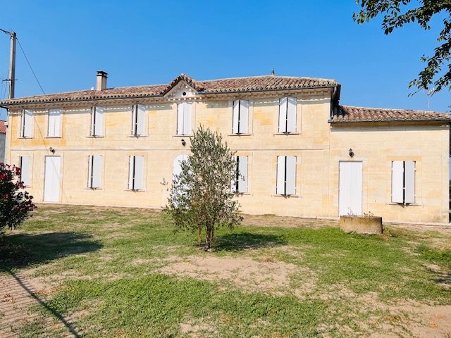 VIGNONET Maison  8 pièce(s) 300 m2 1