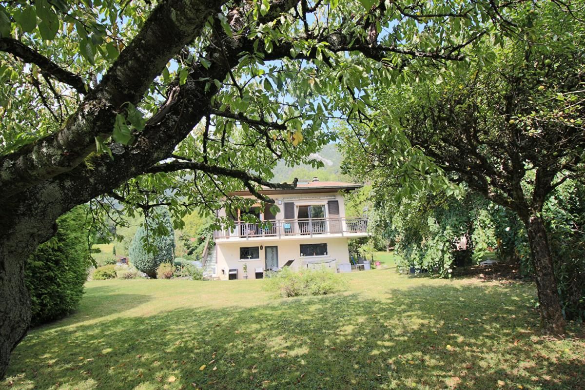 COTEAU DE THYEZ Maison 7 pièces , 175 M2 environ , 160 M2 loi carrez ,terrain 1212 M2 ,appartement indépendant , rez de chaussée, 468 000 euros