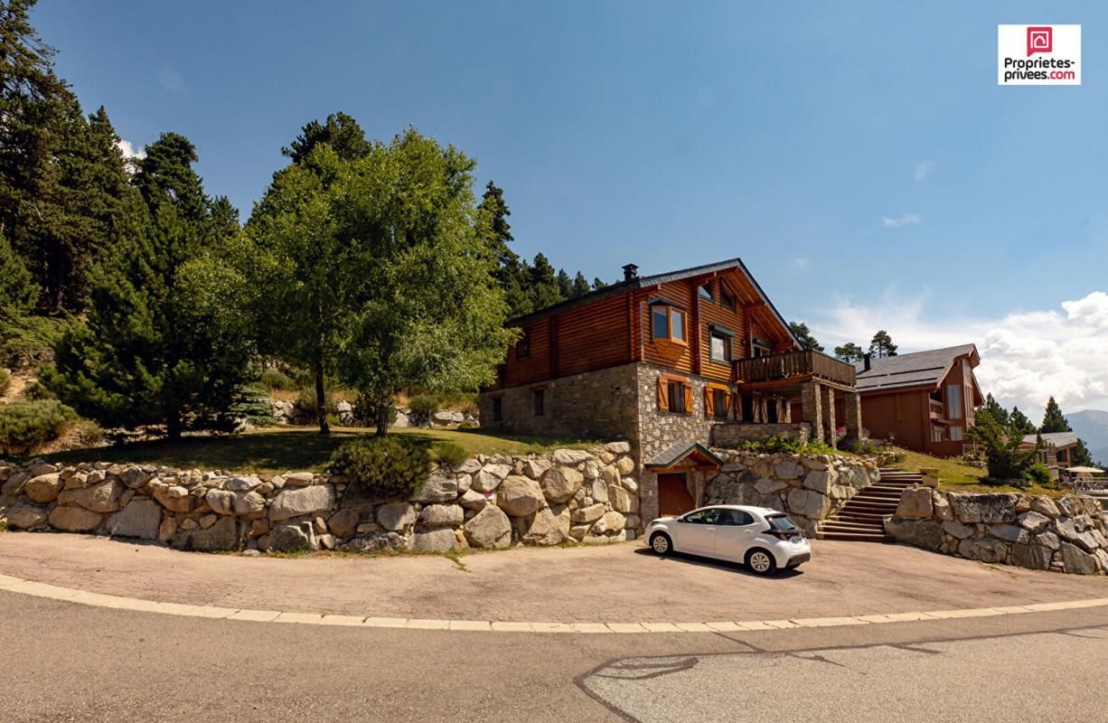 Superbe chalet adossé à la forêt