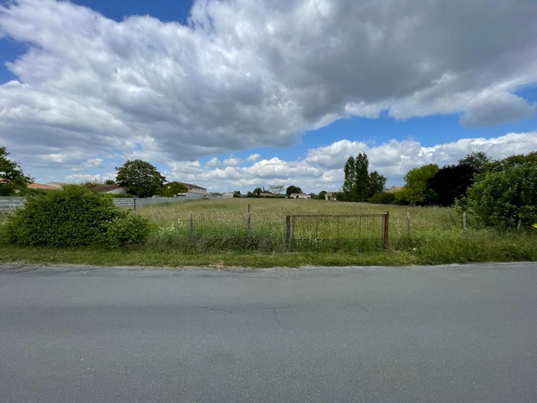 Terrain constructible 16800 Soyaux  4680 m2