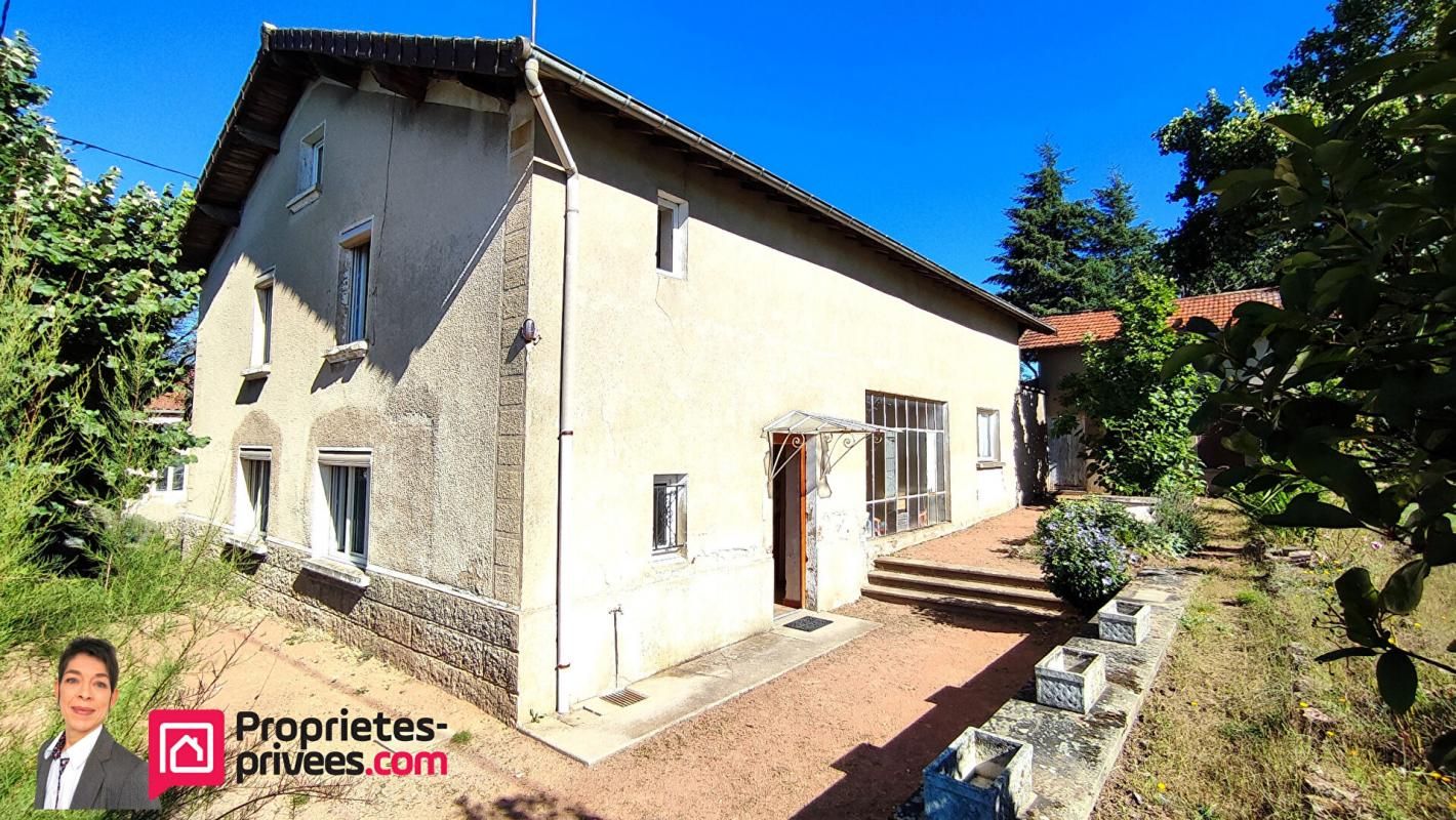 COURS-LA-VILLE Maison individuelle à rénover, 3 chambres, atelier et terrain 2