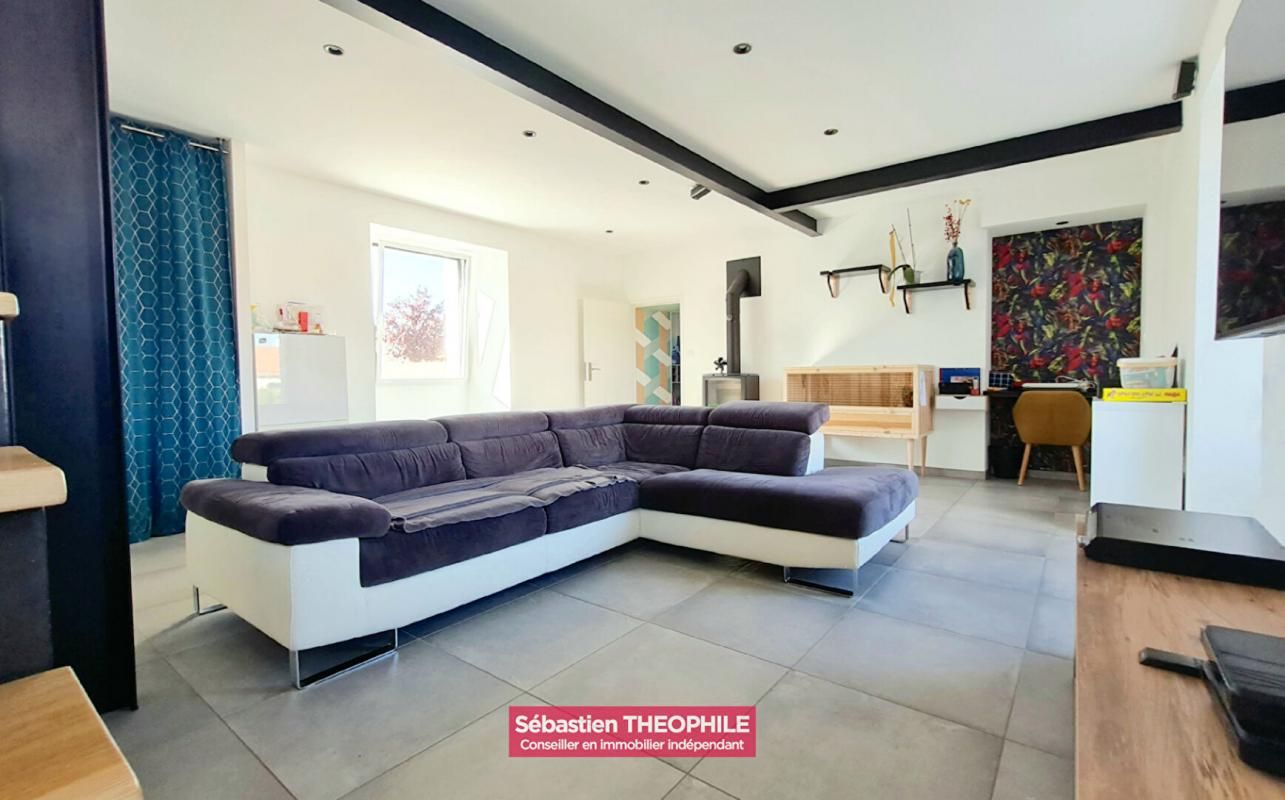 COMMEQUIERS Maison rénovée 6 pièce(s) 4 chambres 4