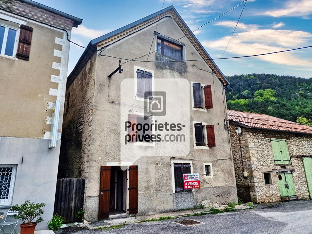 SAINT-JULIEN-EN-BEAUCHENE MAISON A RENOVER - 10 Pièces 255M2 ST JULIEN EN BEAUCHENE 1