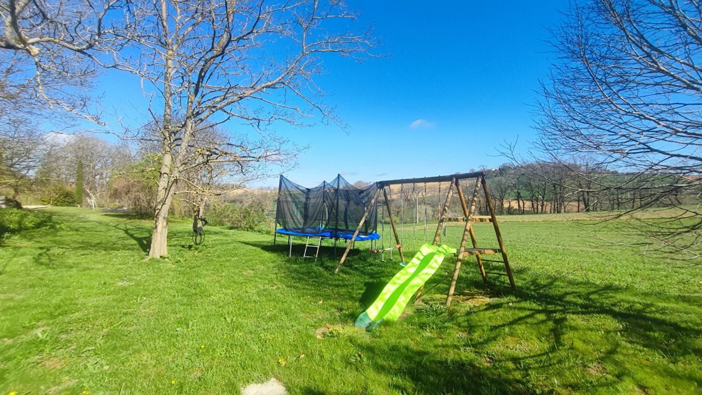 ANCIENNE FERME  400 m2 AVEC DEPENDANCES ET PISCINE SUR 3200 m2