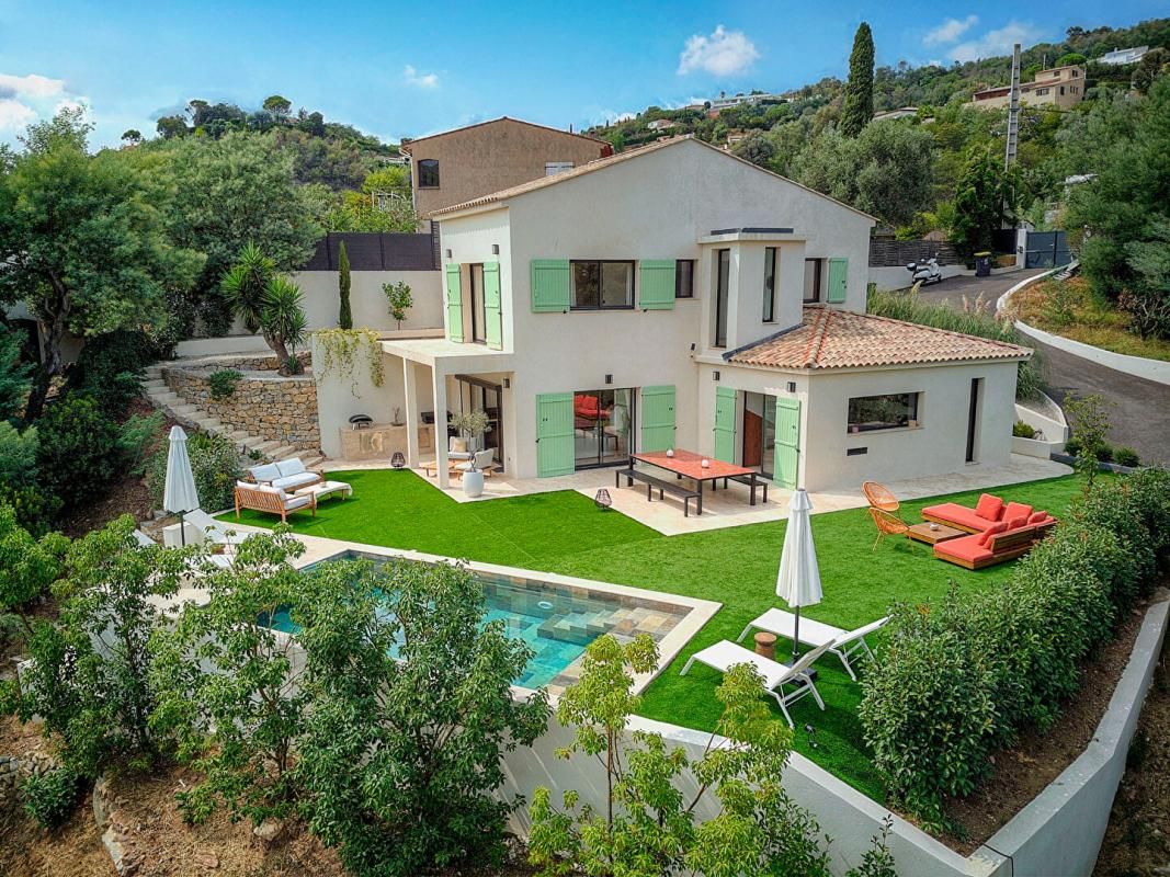 VILLA RENOVÉE AVEC PISCINE AU CALME