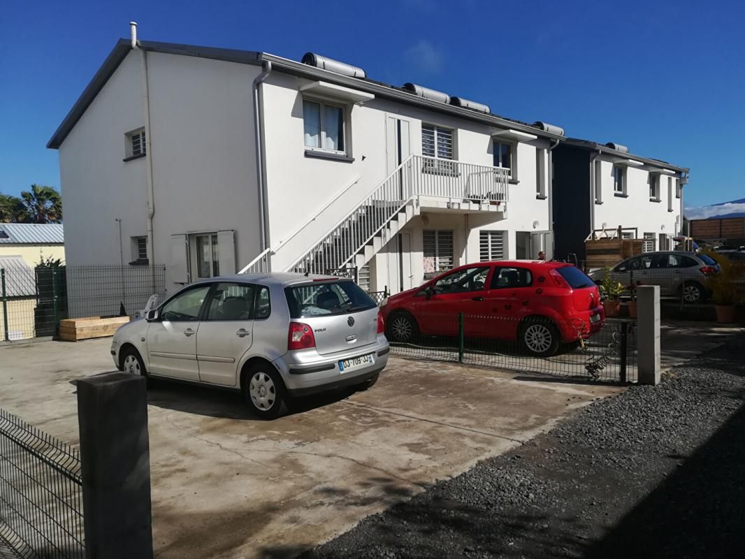 Ensemble immobilier de 8 duplex F3 et 2 maisons mitoyennes F4 situé à BERIVE