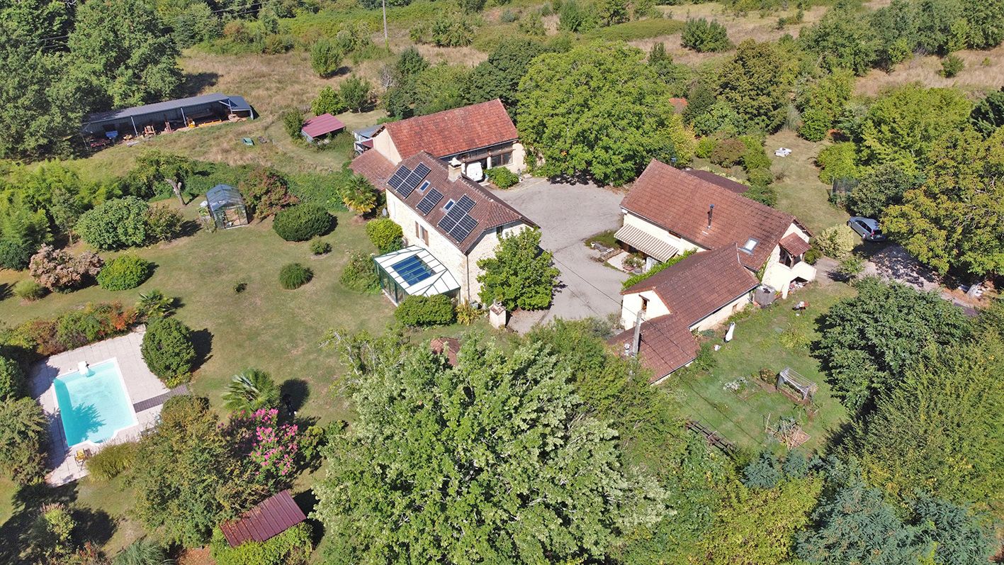 Corps de ferme. La Chapelle Aubareil 15 pièce(s) 308 m2