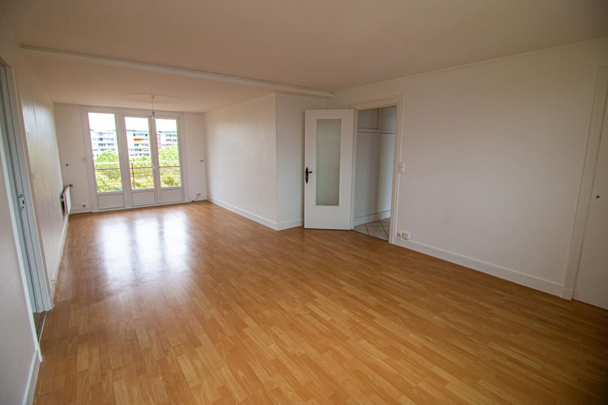Appartement T3, 2 chambres, 82 m² + cave + box