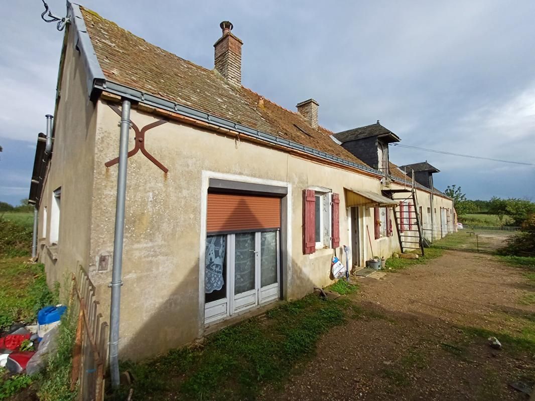 Longère 91 m2  avec plus de 12 hectares de terrain