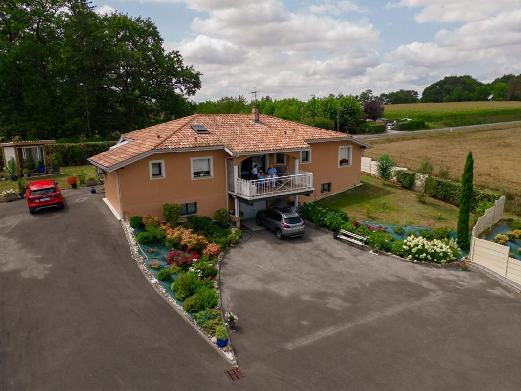 POUILLON Maison lumineuse avec grand garage et terrain de 1560 M² 1