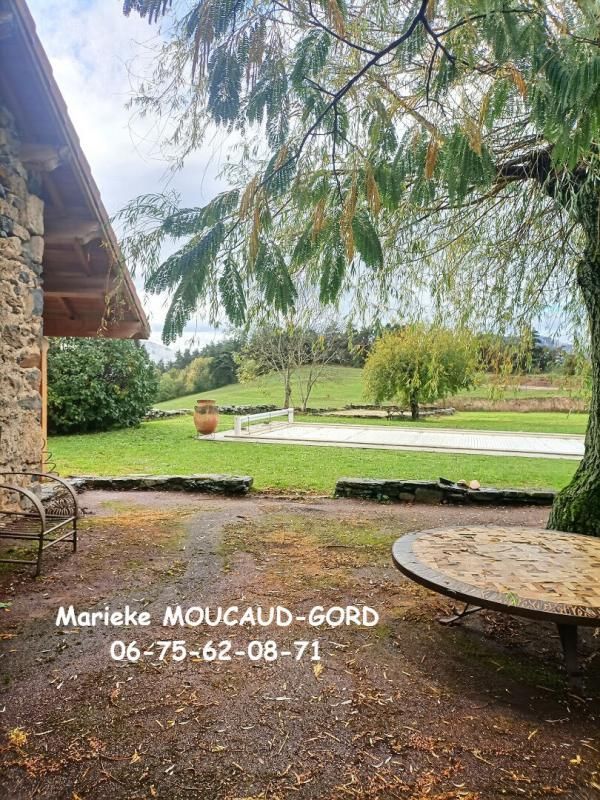 **Exclusivité** Retournac ferme en pierre entièrement rénovée 244 m², 4 chambres, 2000m² terrain piscine