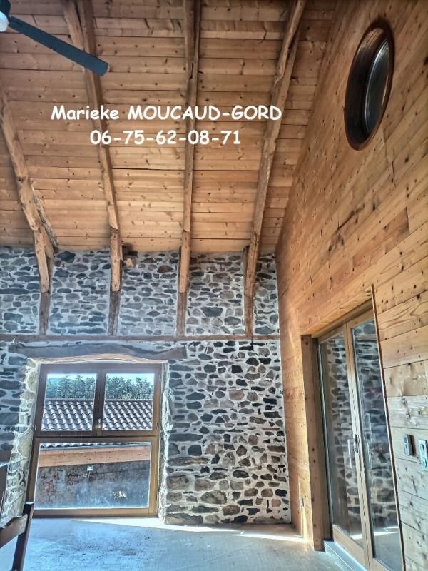RETOURNAC **Exclusivité** Retournac ferme en pierre entièrement rénovée 244 m², 4 chambres, 2000m² terrain piscine 3