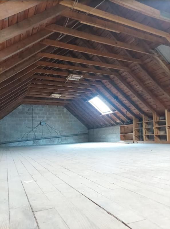 29530 Plonevez du Faou Loft ou local à finaliser proche tous commerces