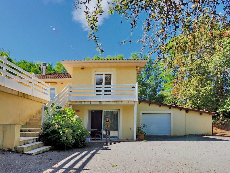 Maison 5 chambres, piscine et garage proche commerces