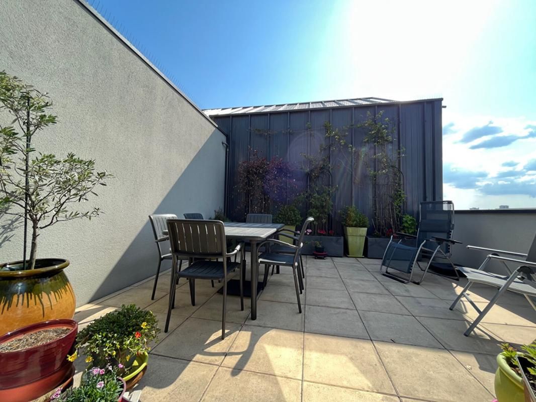 BORDEAUX Magnifique T4 de 99m² en dernier étage avec terrasse - Bordeaux Chartrons 1