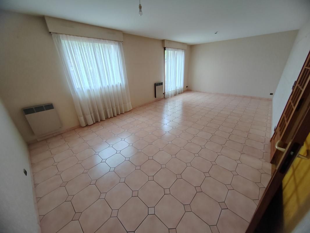 CHATEAUROUX Maison Châteauroux, vie de plain-pied possible, garage et grand grenier aménageable 2