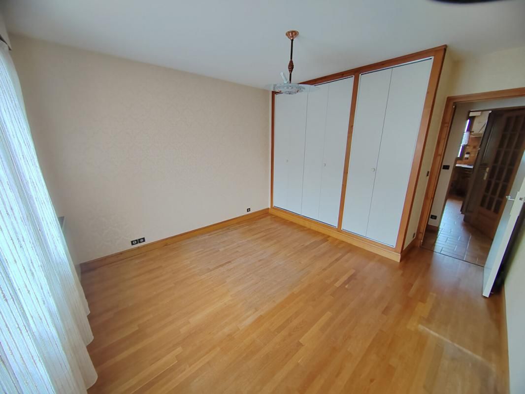 CHATEAUROUX Maison Châteauroux, vie de plain-pied possible, garage et grand grenier aménageable 3