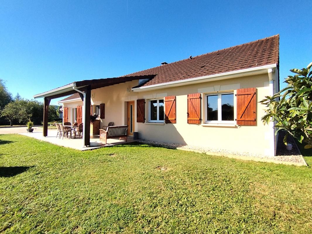 19520 CUBLAC  : Maison  de plain-pied  6 pièce(s) 150 m2