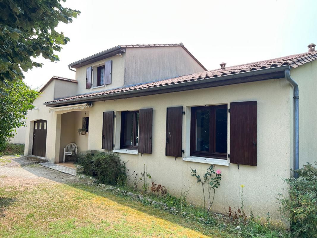 Maison Voeuil Et Giget 5 pièce(s) 135 m2
