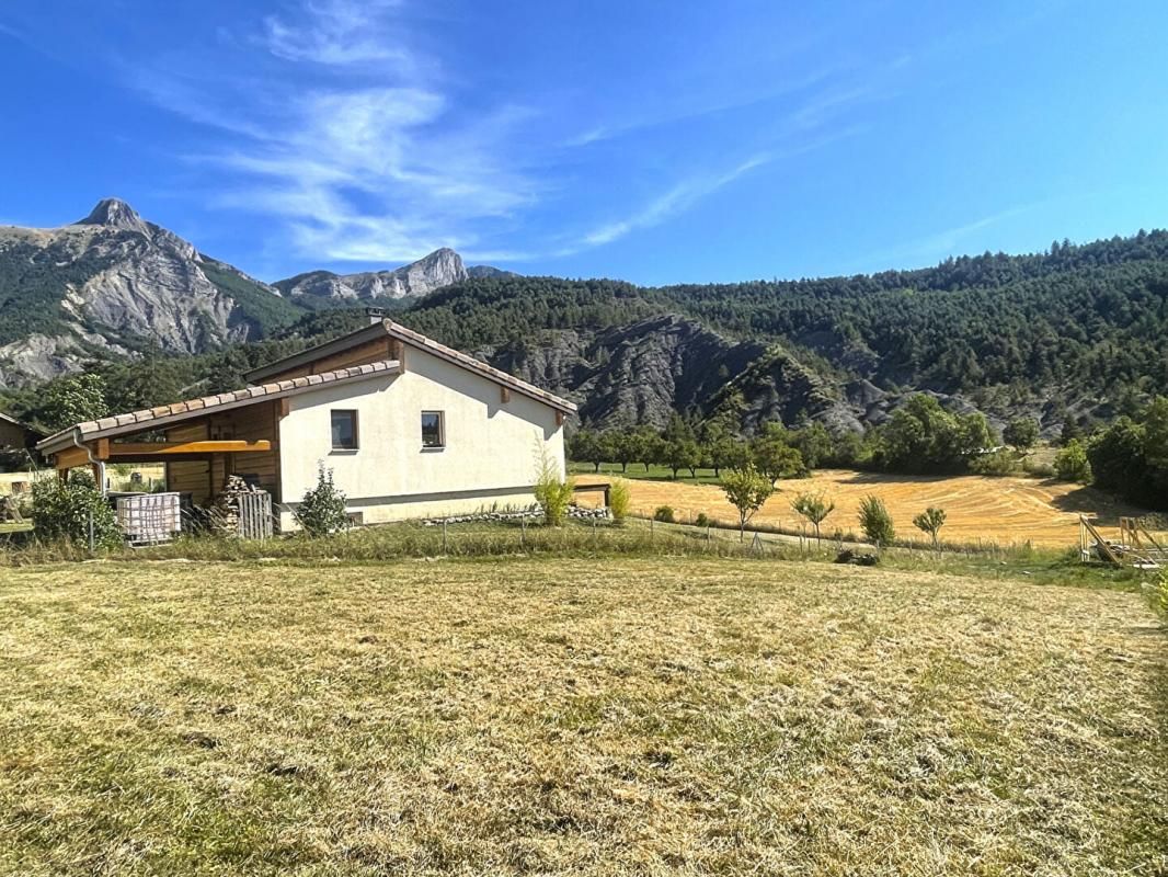 Terrain constructible 380m2 Draix (04420)