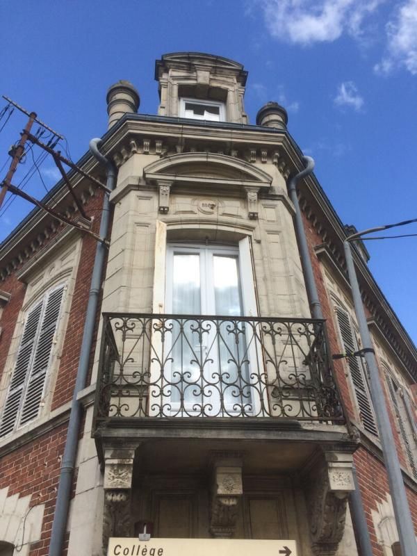 Appartements dans Maison Bourgeoise Fere Champenoise 10 pièce(s) 300 m2 environ avec cour