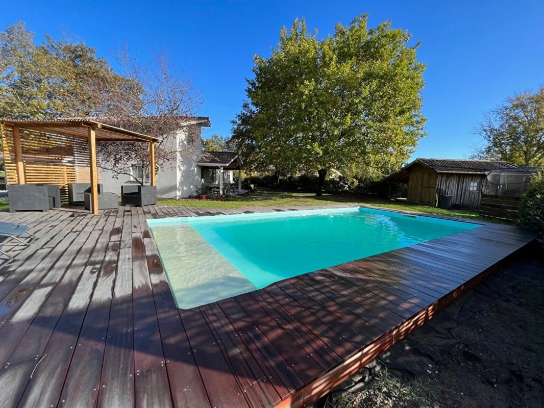 SALLES Maison Salles 8 pièces sur 1700m² de terrain avec piscine 2