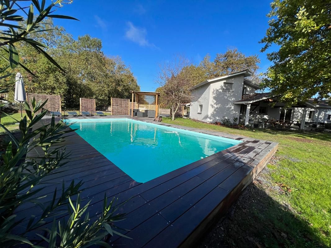 SALLES Maison Salles 8 pièces sur 1700m² de terrain avec piscine 3