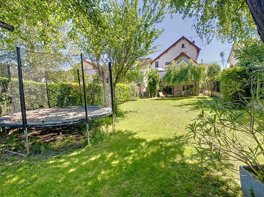 MAISON 7 PIECES IGNY TERRAIN 433m2