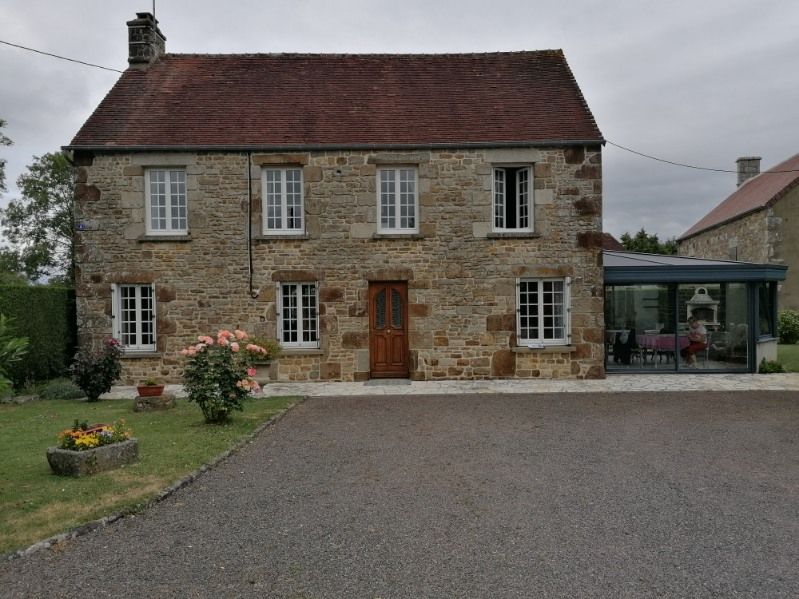 61150 ECOUCHE LES VALLEES, maison de caractère, 3 chambres, 1 véranda, 125 m2 environ, PRIX 176 780 , honoraires 3,99% à la charge de l'acquéreur , soit 170 000 hors honoraires