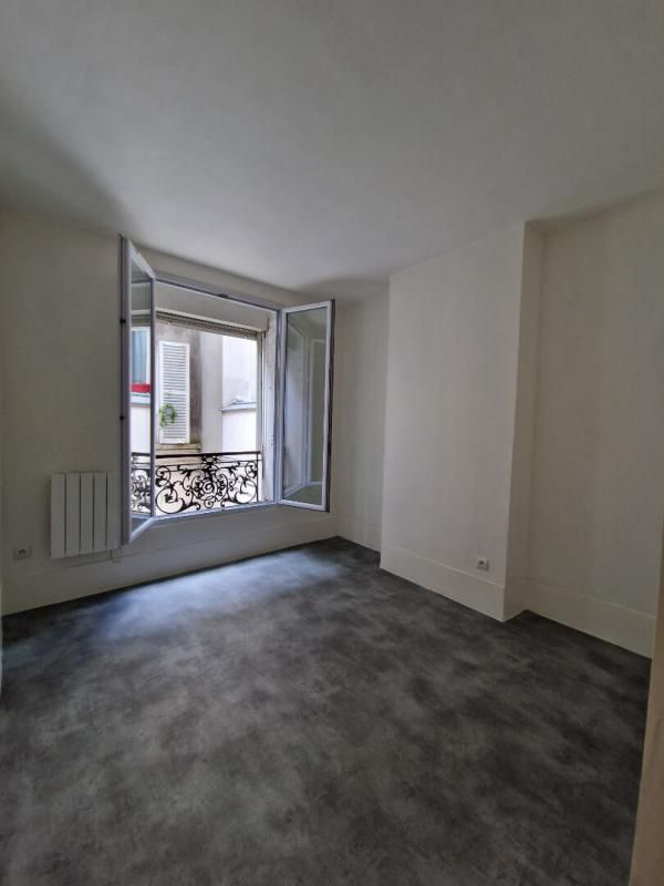 Studio Paris 18eme 13.38 m2