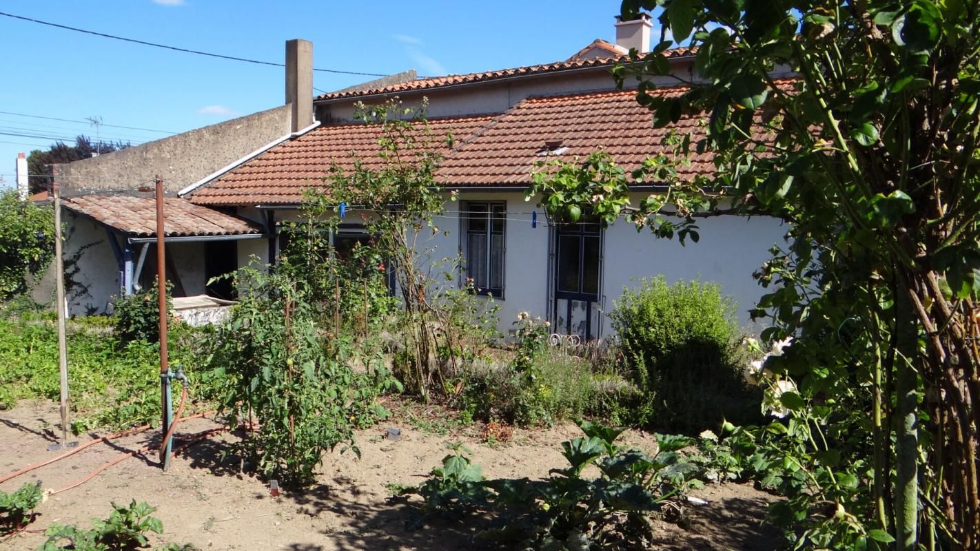 Vallet  Maison à Rénover de type T4  : 71,58 M² sur terrain de 318 M²