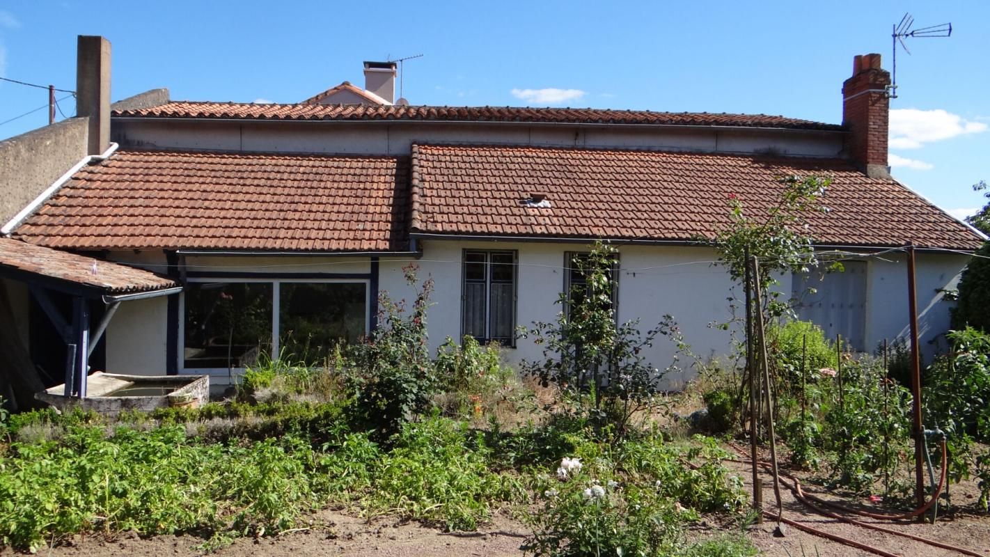 VALLET Vallet  Maison à Rénover de type T4  : 71,58 M² sur terrain de 318 M² 2