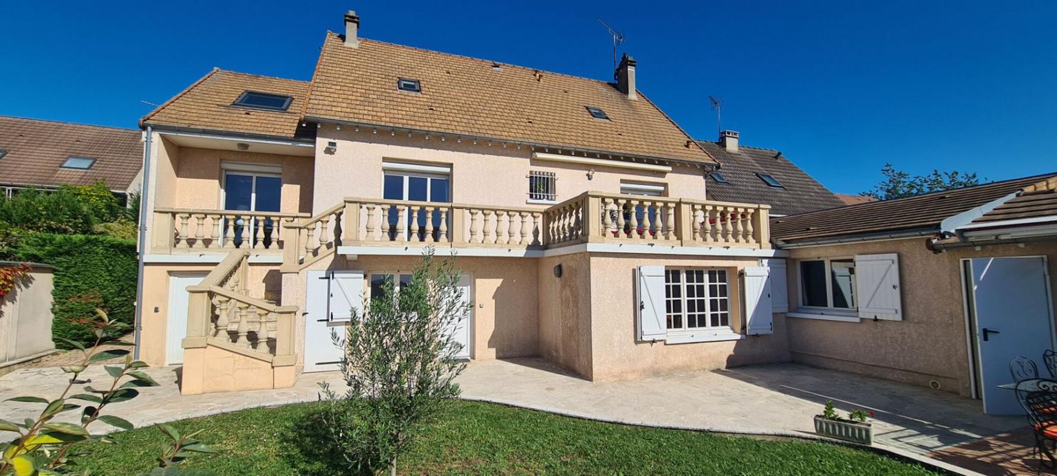 Maison Saintry Sur Seine 10 pièce(s) 245 m2