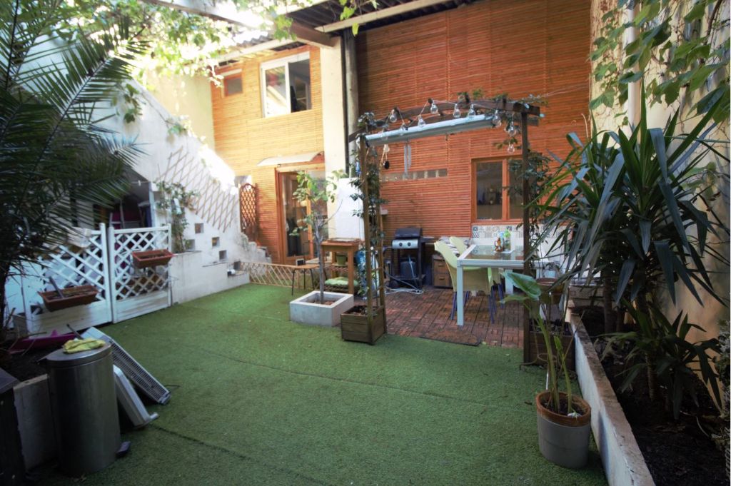 Immeuble de 132 m² composé d'un appartement T2, d'un local commercial et de la possibilité de créer un 2ième T2