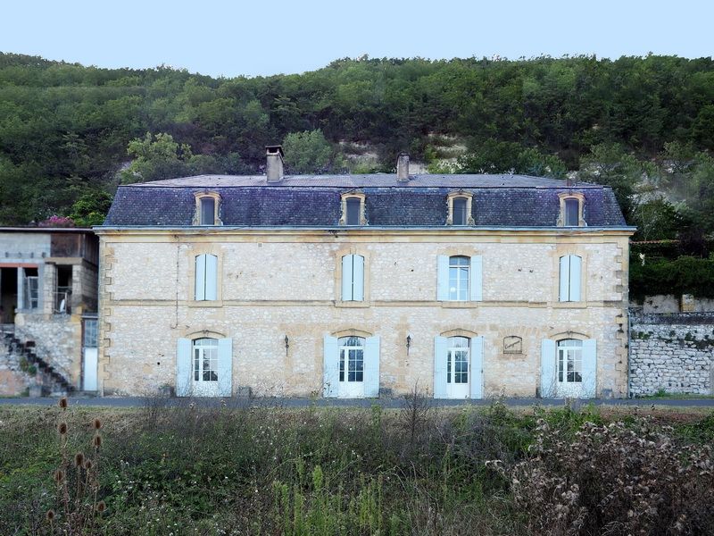 SAINT-CYPRIEN Maison  228.4 m2 4 chambres piscine proche commerces 1