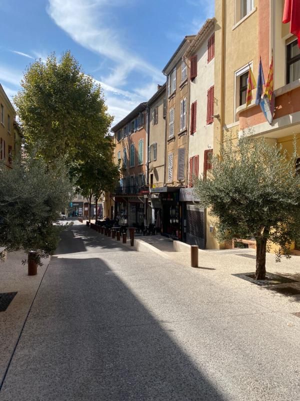 AUBAGNE Exclusivité, Aubagne hyper centre, appartement traversant de type 3 2