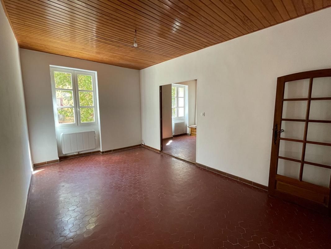 AUBAGNE Exclusivité, Aubagne hyper centre, appartement traversant de type 3 4