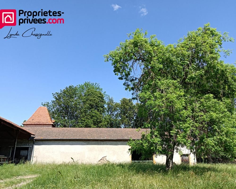 RIORGES Corps de ferme à Riorges 1