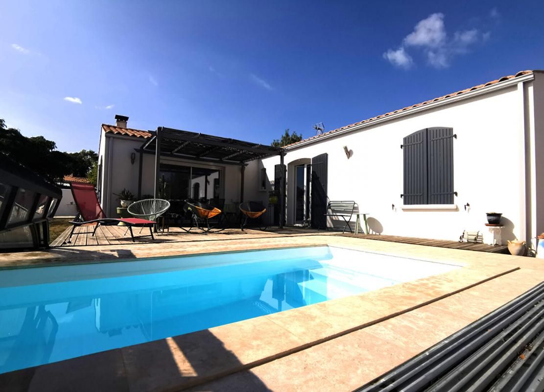 Dept 17 - Vérines - Maison 4 pièce(s) 98 m2 avec piscine sur terrain de 503m2