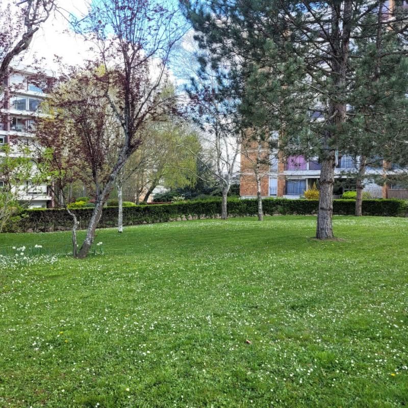 91860- EPINAY  limite BRUNOY- Appartement T5- 98,5 m² + cave+ 2 places de parking