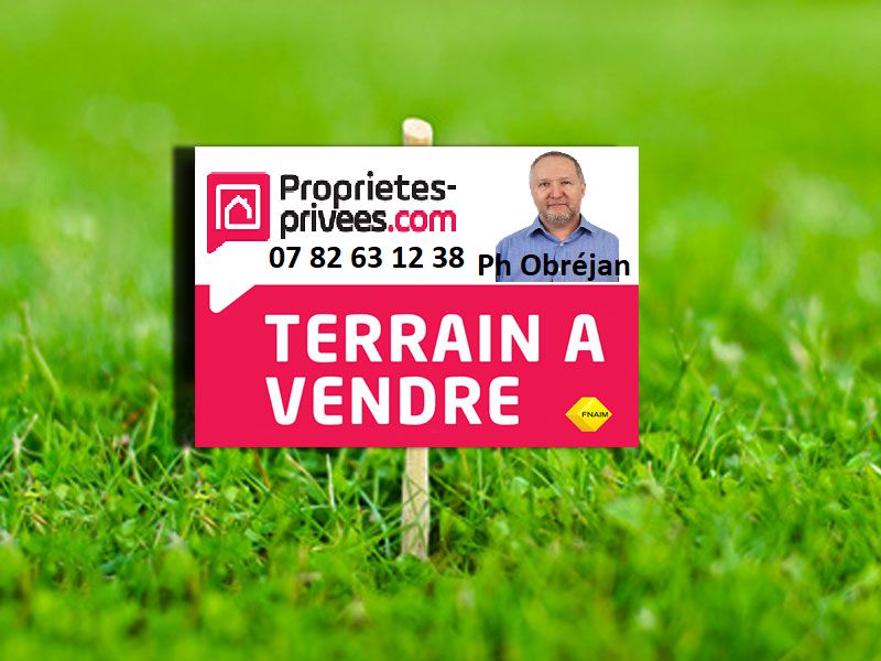 Terrain constructible et viabilisé,  965 m2, 37765