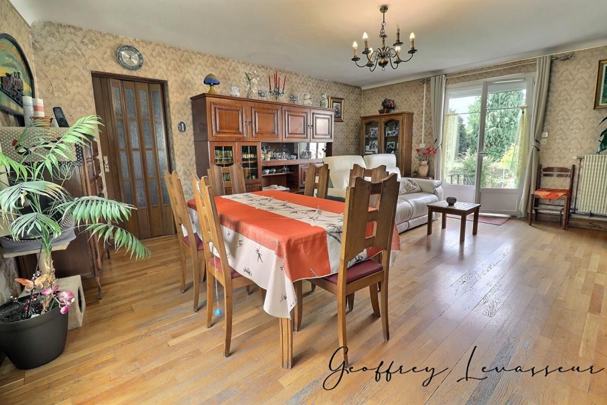 Sarcelles village 95200 - Maison en retrait de rue - 3 chambres et un bureau - garage - 530m² de terrain
