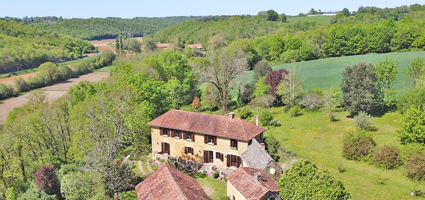 24590 Corps de ferme  9 pièce(s) 170 m2