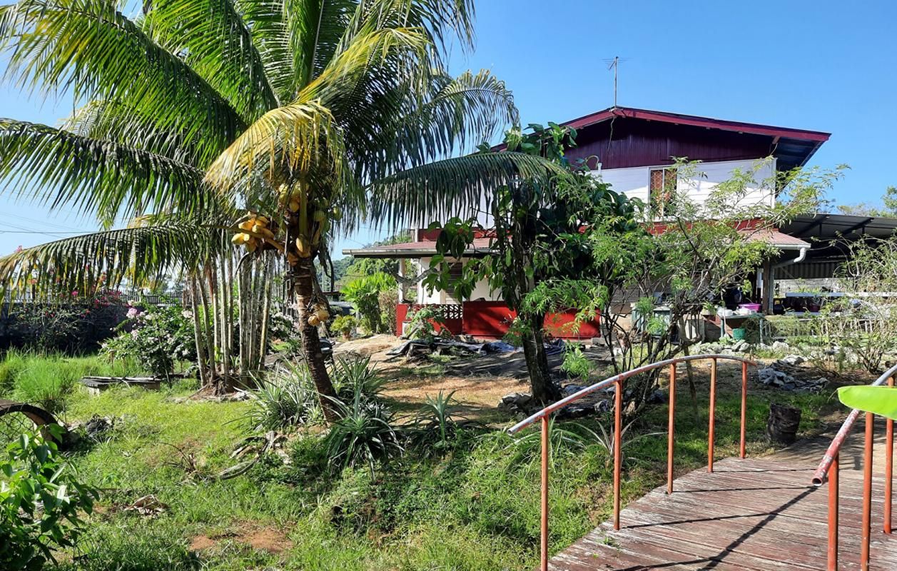 REMIRE : Villa T4 + Studio + Hangard aménagé sur 2697 m2